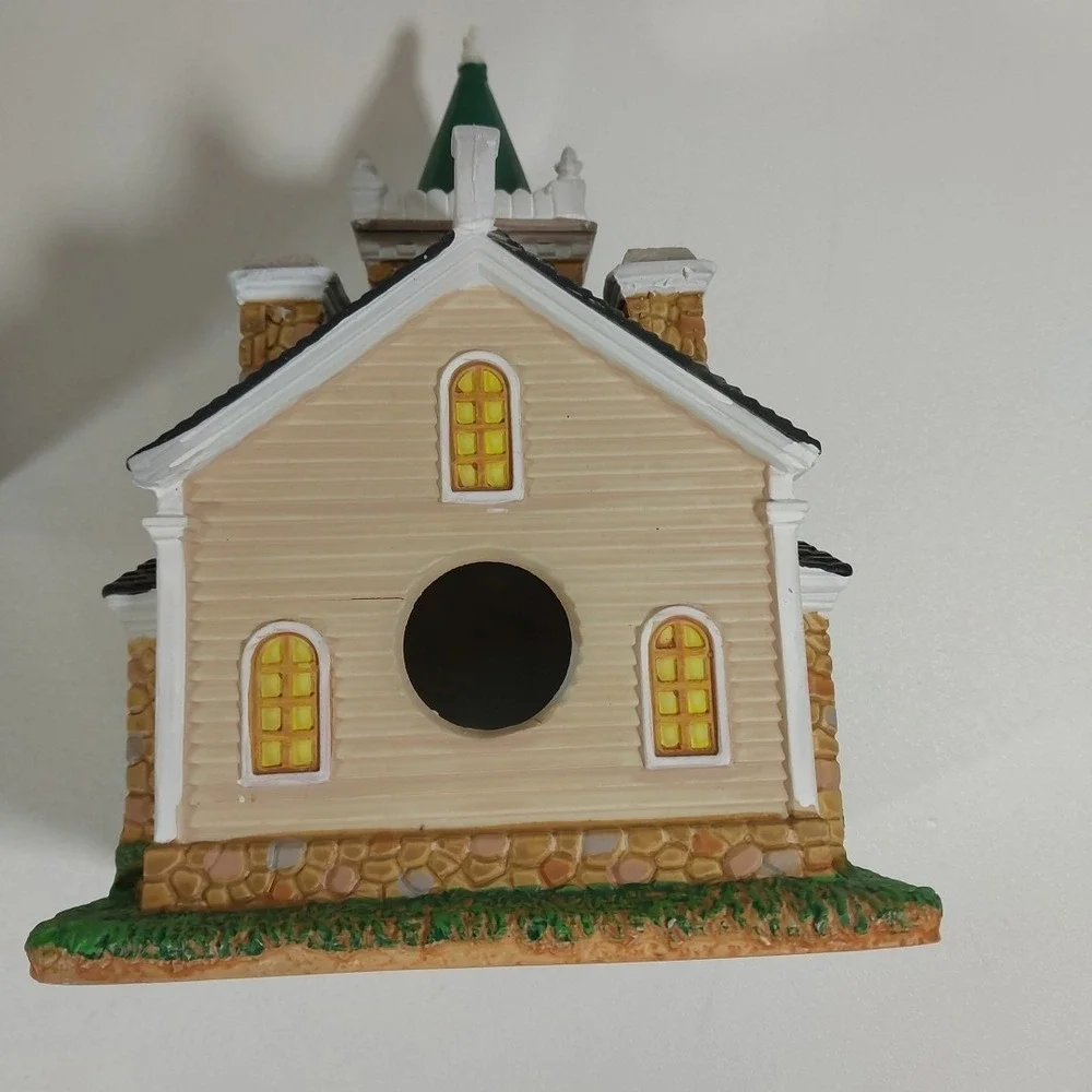 Lemax Cedar Creek Church‎ Illuminated Christmas Village with Box 2013